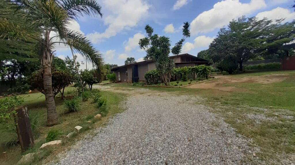 Residential plot with multiple units in Makeni